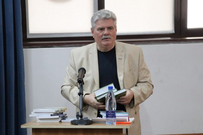 Презентация книги переводов &laquo;Степная песня&raquo; астраханского поэта Юрия Щербакова